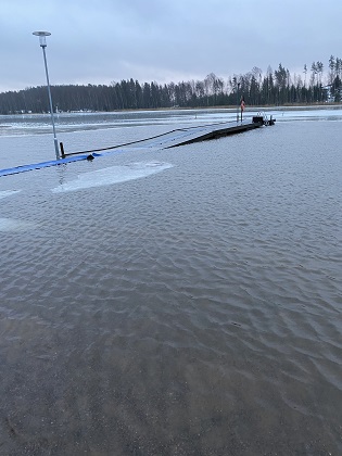 Djupströms vinterbadplats är stängd tills vidare på grund av att sjön svämmat över.